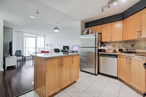 Photo 4 at 814 - 17 Michael Power Place, City Centre West, Toronto