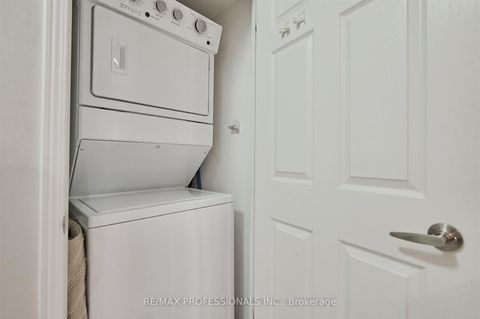 Photo 11 at 814 - 17 Michael Power Place, City Centre West, Toronto