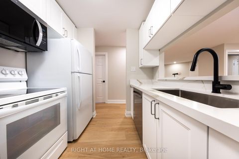 Photo 10 at 722 - 1450 Glen Abbey Gate, GA Glen Abbey, Oakville