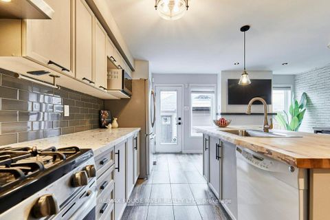 Photo 12 at 104 Roxton Road, RO River Oaks, Oakville