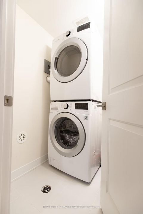 Photo 27 at 27 William Duncan Road, CFB, Toronto