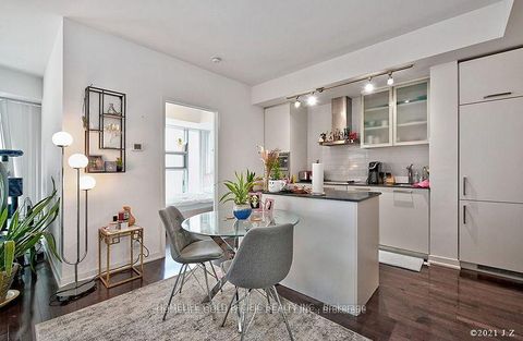 Photo 10 at 802 - 14 York Street, Waterfront Communities C1, Toronto