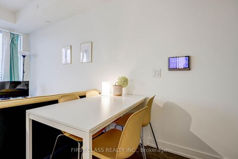 Photo 4 at 717 - 5 Defries Street, Regent Park, Toronto