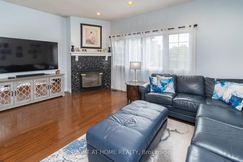 Photo 5 at 43 Squire Drive, Devonsleigh, Richmond Hill