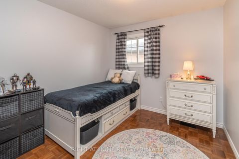 Photo 8 at 43 Squire Drive, Devonsleigh, Richmond Hill