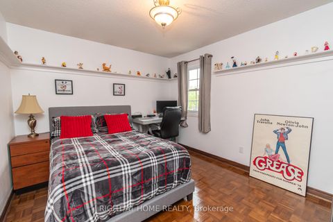 Photo 9 at 43 Squire Drive, Devonsleigh, Richmond Hill