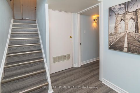 Photo 10 at 43 Squire Drive, Devonsleigh, Richmond Hill