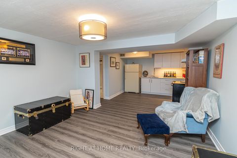 Photo 11 at 43 Squire Drive, Devonsleigh, Richmond Hill