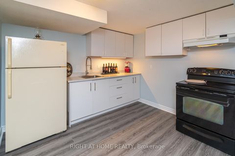 Photo 12 at 43 Squire Drive, Devonsleigh, Richmond Hill