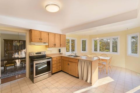 Photo 6 at 62 Devlin Place, Aurora Highlands, Aurora