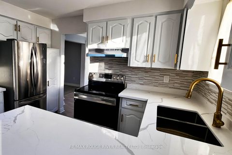 Photo 11 at 22 Annabelle Drive, Jamestown, Toronto