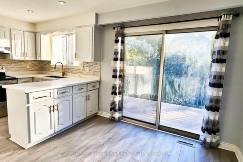 Photo 13 at 22 Annabelle Drive, Jamestown, Toronto