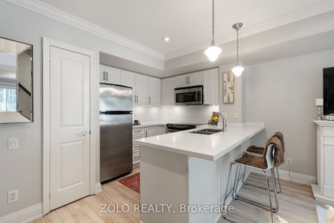 Photo 5 at 39 - 93 The Queensway, Swansea, Toronto