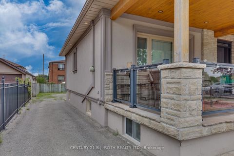 Photo 4 at 193 Epsom Downs Drive, CFB, Toronto