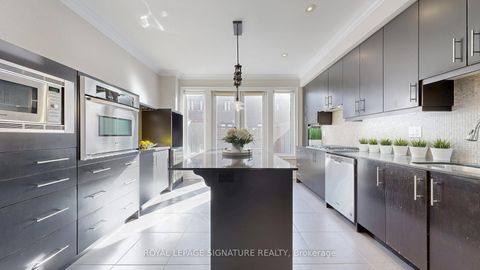 Photo 10 at 8 Agar Lane, West Woodbridge, Vaughan