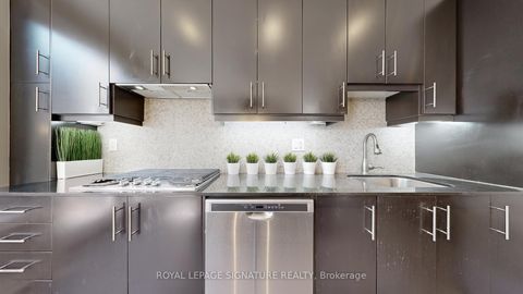 Photo 11 at 8 Agar Lane, West Woodbridge, Vaughan