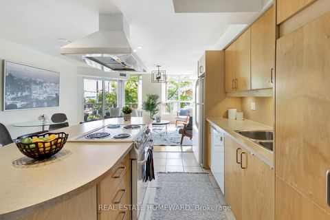 Photo 4 at 201 - 550 Queens Quay W, Waterfront Communities C1, Toronto