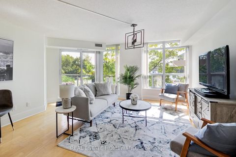 Photo 11 at 201 - 550 Queens Quay W, Waterfront Communities C1, Toronto