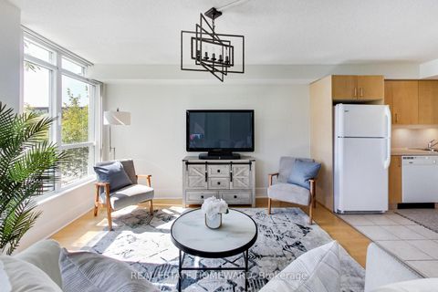 Photo 16 at 201 - 550 Queens Quay W, Waterfront Communities C1, Toronto