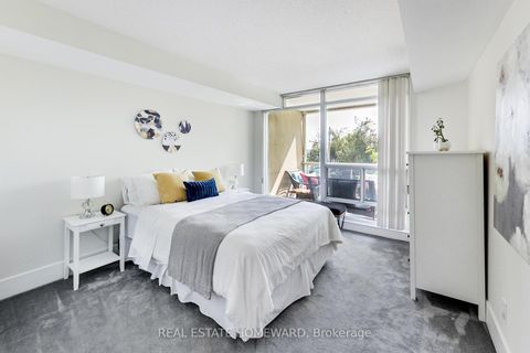 Photo 18 at 201 - 550 Queens Quay W, Waterfront Communities C1, Toronto