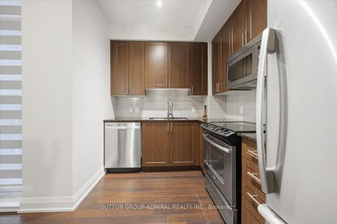 Photo 9 at 204 - 95 North Park Road, Beverley Glen, Vaughan