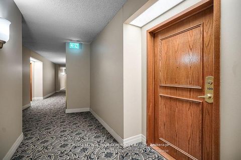 Photo 4 at 109 - 2502 Rutherford Road, Maple, Vaughan