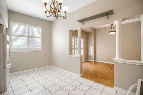 Photo 16 at 109 - 2502 Rutherford Road, Maple, Vaughan