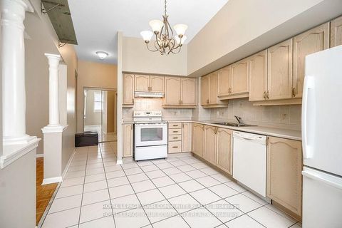 Photo 18 at 109 - 2502 Rutherford Road, Maple, Vaughan