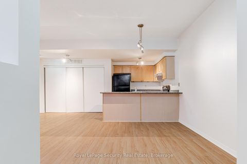 Photo 7 at 137 - 760 Lawrence Avenue W, Glen Park, Toronto