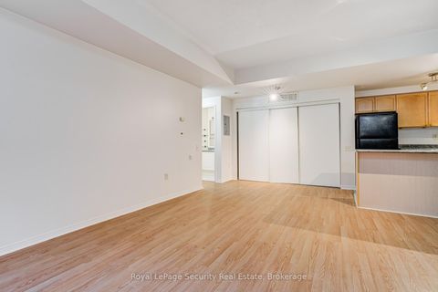 Photo 15 at 137 - 760 Lawrence Avenue W, Glen Park, Toronto