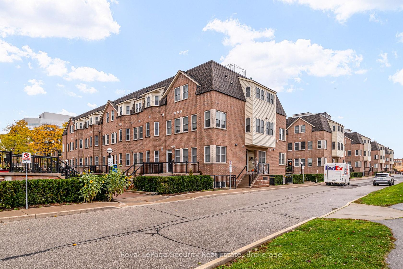 137 - 760 Lawrence Avenue W, Glen Park, Toronto by Loree Meneguzzi Real Estate 137 - 760 Lawrence Avenue W, Glen Park, Toronto