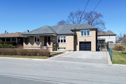 Photo 1 at 286 Waterloo Avenue S, Bathurst Manor, Toronto