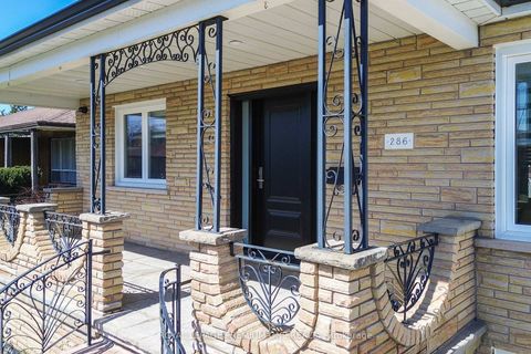 Photo 2 at 286 Waterloo Avenue S, Bathurst Manor, Toronto