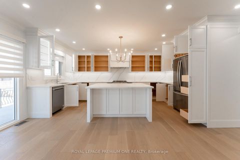 Photo 4 at 286 Waterloo Avenue S, Bathurst Manor, Toronto