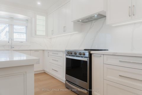 Photo 6 at 286 Waterloo Avenue S, Bathurst Manor, Toronto