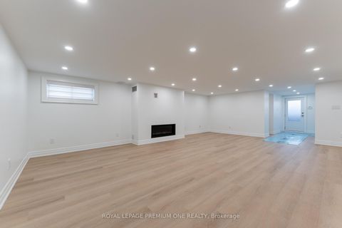 Photo 8 at 286 Waterloo Avenue S, Bathurst Manor, Toronto