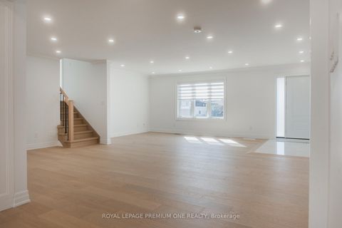 Photo 9 at 286 Waterloo Avenue S, Bathurst Manor, Toronto