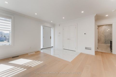 Photo 11 at 286 Waterloo Avenue S, Bathurst Manor, Toronto