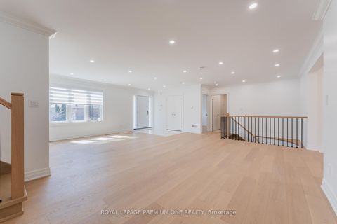 Photo 12 at 286 Waterloo Avenue S, Bathurst Manor, Toronto