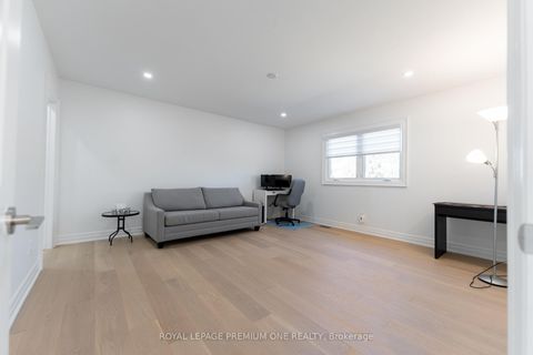 Photo 15 at 286 Waterloo Avenue S, Bathurst Manor, Toronto