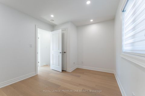 Photo 18 at 286 Waterloo Avenue S, Bathurst Manor, Toronto