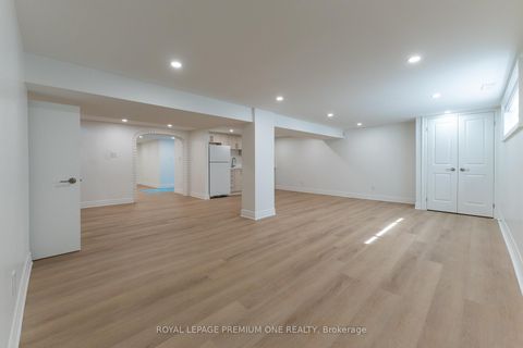 Photo 22 at 286 Waterloo Avenue S, Bathurst Manor, Toronto