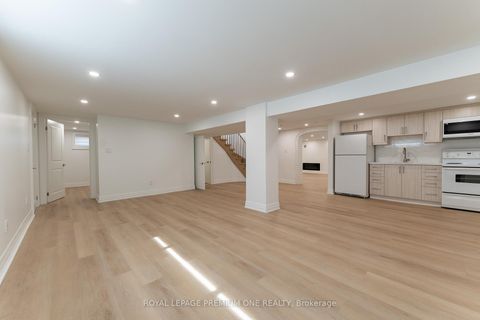 Photo 23 at 286 Waterloo Avenue S, Bathurst Manor, Toronto