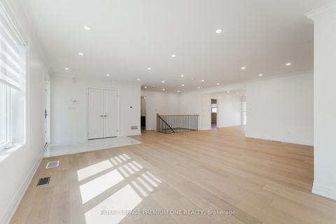 Photo 30 at 286 Waterloo Avenue S, Bathurst Manor, Toronto