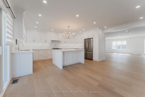 Photo 34 at 286 Waterloo Avenue S, Bathurst Manor, Toronto