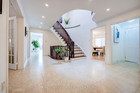 Photo 4 at 48 Brookshill Crescent, Bayview Hill, Richmond Hill