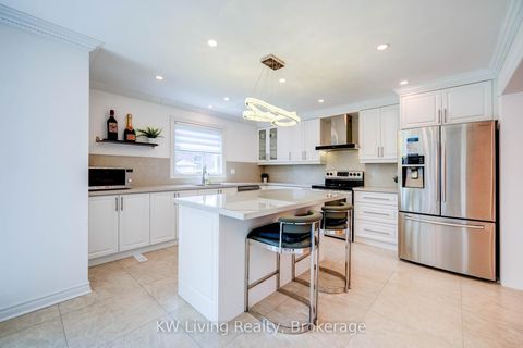 Photo 13 at 48 Brookshill Crescent, Bayview Hill, Richmond Hill