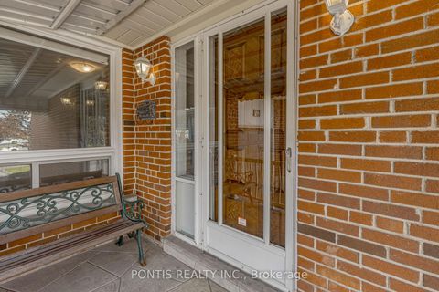 Photo 3 at 27 DIANA Drive, CFB, Toronto