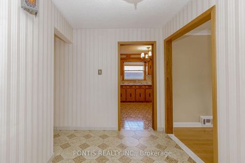 Photo 6 at 27 DIANA Drive, CFB, Toronto