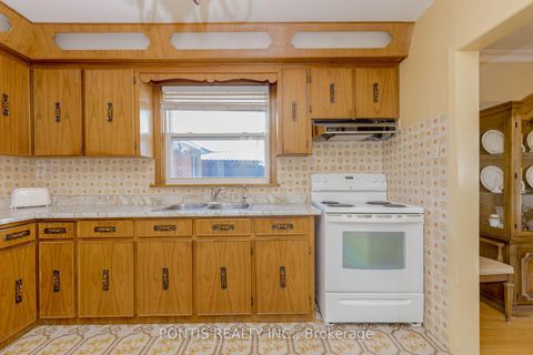 Photo 8 at 27 DIANA Drive, CFB, Toronto